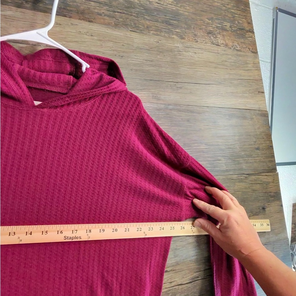 Cha Sor Casual Burgundy Hooded Sweatshirt - Picture 6 of 7